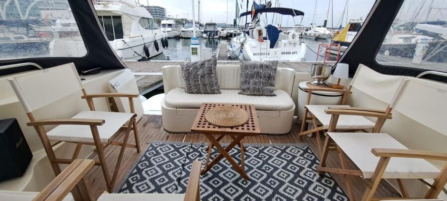 Porto: Luxury Yacht Tour of the 6 Bridges and Douro Estuary - What the $57 price really buys you