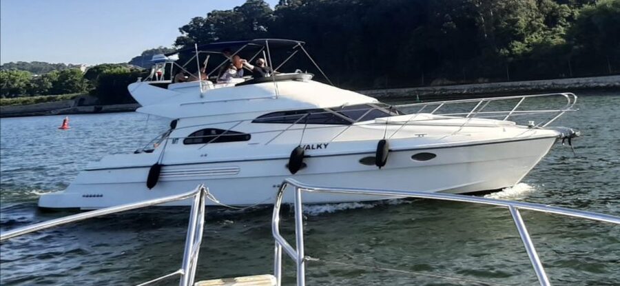 Porto: Luxury Yacht Tour of the 6 Bridges and Douro Estuary - Why this yacht feels different from a standard river cruise