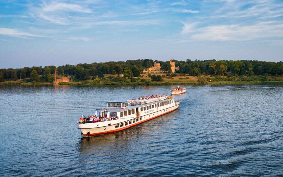 Potsdam: Palace Tour by Boat - Why seeing Potsdam by boat makes sense