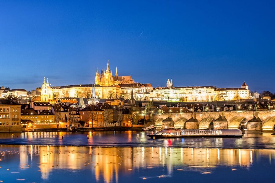 Prague: 50-Minute Sightseeing Evening Cruise - Charles Bridge from the river