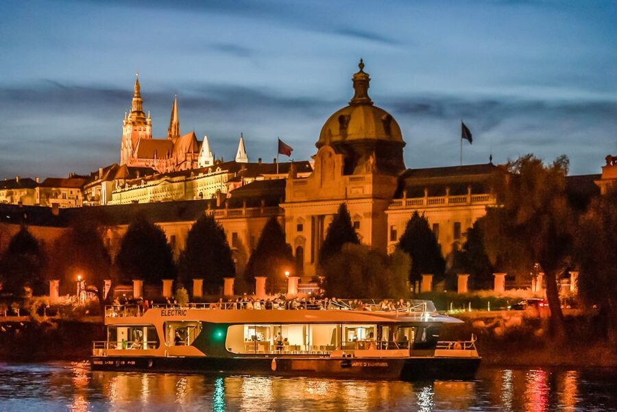 Prague: 50-Minute Sightseeing Evening Cruise - Kampa Island and the quiet side of central Prague