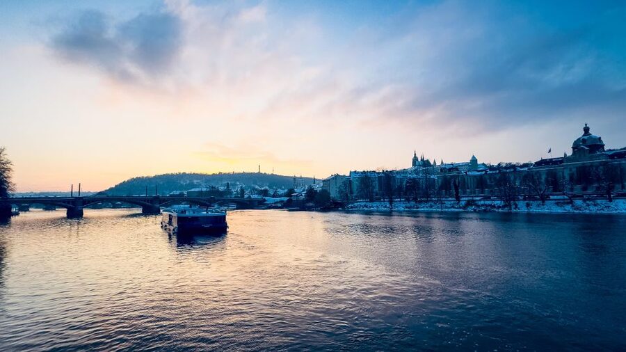 Prague: 50-Minute Sightseeing Evening Cruise - Audio guides and what you will learn