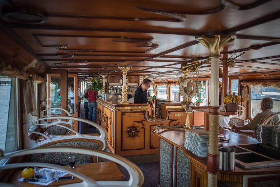 Prague: Afternoon Beer Cruise with Drinks Included - Kampa Island and the castle panorama