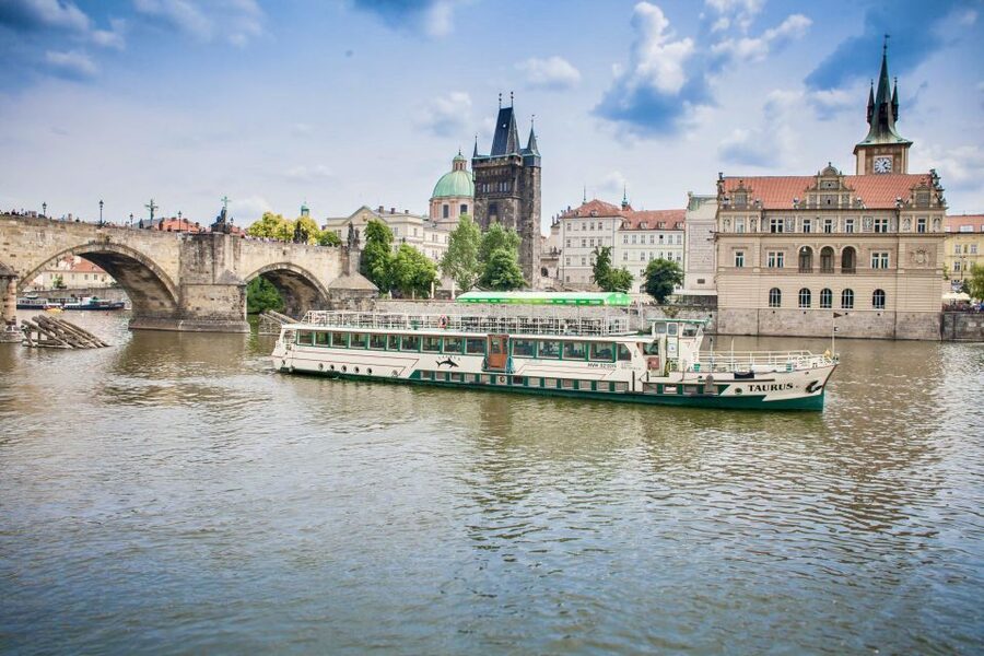 Prague: Afternoon Beer Cruise with Drinks Included - Štvanice Island and the return