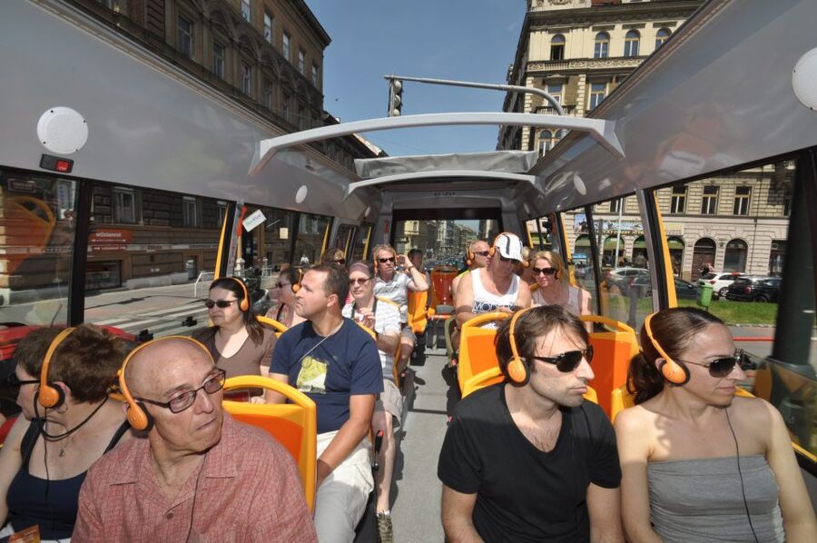 Prague: Big Bus Hop-on Hop-off, Castle Tour and River Cruise - Key points to know before you go