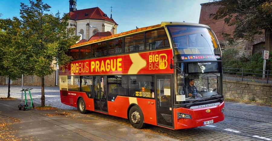 Prague: Big Bus Hop-on Hop-off, Castle Tour and River Cruise - A practical first look at Prague from the bus