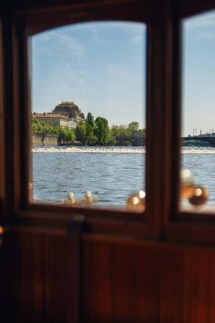 Prague: Canal Cruise Around Charles Bridge - Audio commentary in 19 languages