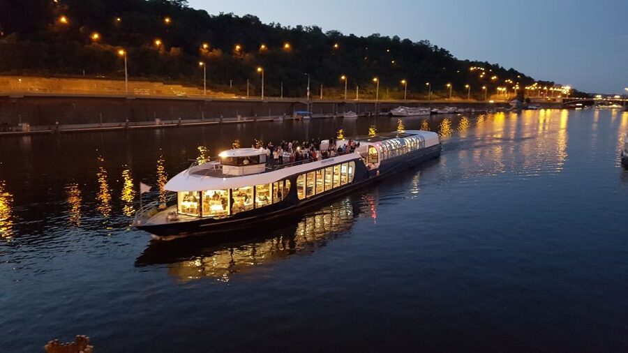 Prague: City Tour and Dinner Cruise with Hotel Pickup - At a Glance