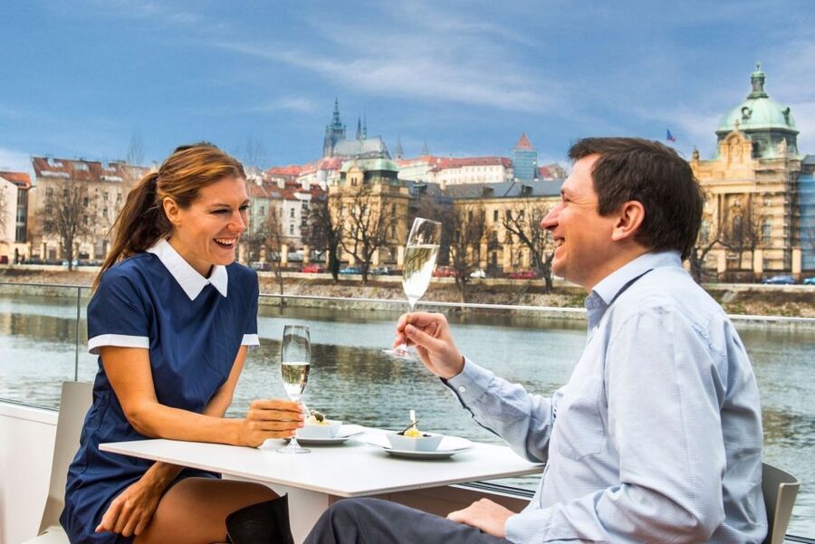 Prague: Evening Vltava River Eco Cruise with Prosecco - Key things to know before boarding