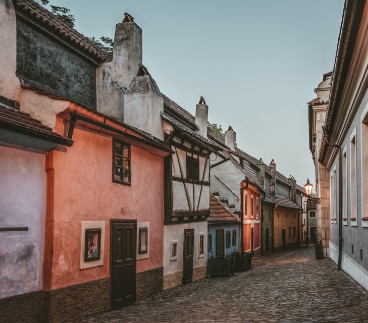 Prague: Full-Day Sightseeing Tour with Cruise and Lunch - A fast but useful introduction to Prague