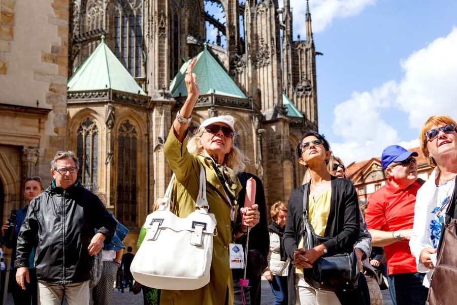 Prague: Full-Day Sightseeing Tour with Cruise and Lunch - Josefov, the former Jewish quarter