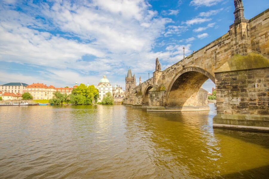Prague: Guided Bus & Walking Tour with River Cruise & Lunch - The essential details at a glance