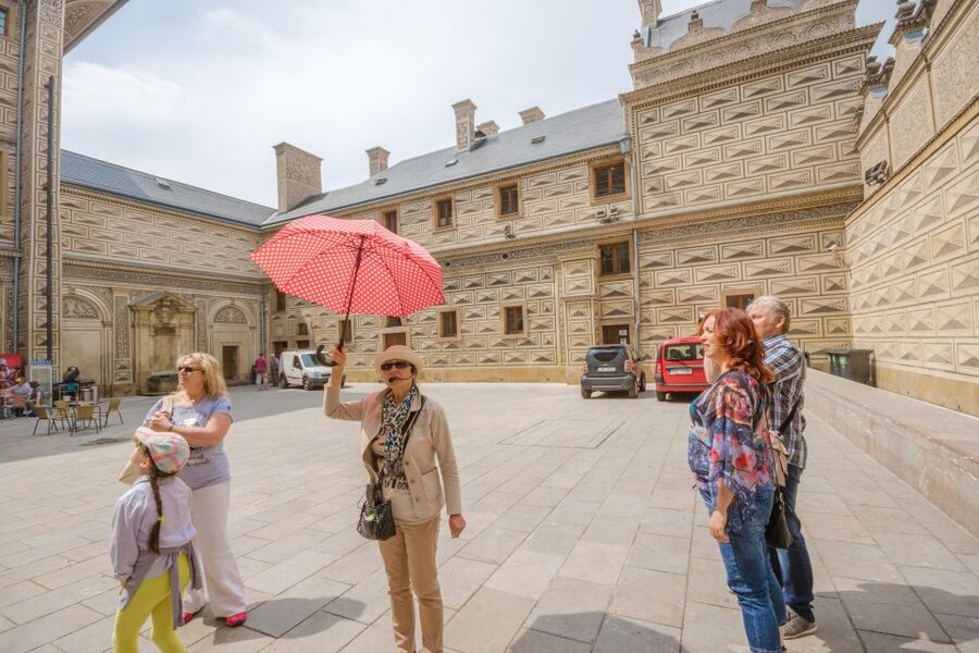 Prague: Guided Bus & Walking Tour with River Cruise & Lunch - Final verdict: book it for breadth, not lingering