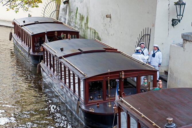 Prague Guided Walking Tour and Cruise with Authentic Czech Lunch - How the guides shape the day