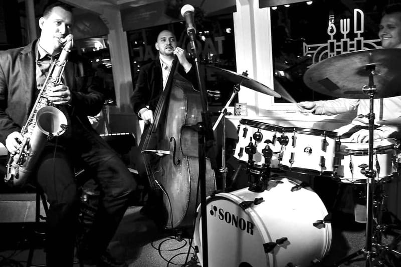 Prague: Jazz Boat Popular Live Jazz Dinner Cruise - Three Jazz Sets With Room to Breathe