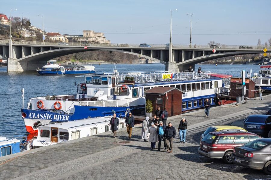 Prague: Panoramic Vltava River Cruise - Kampa Island and the return to Classic River