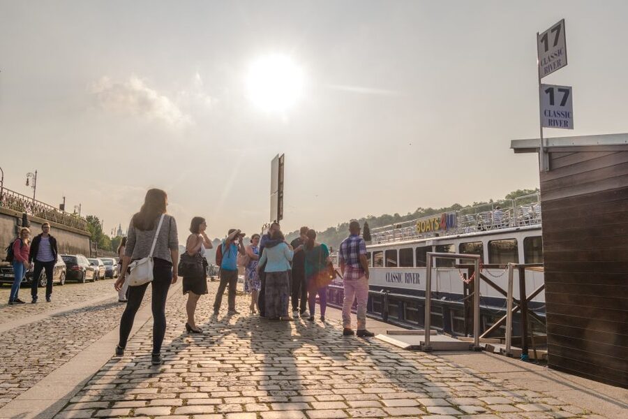 Prague: Sightseeing Boat Cruise with Buffet Dinner - Kampa Island and the Charles Bridge