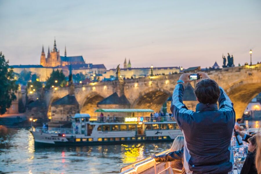 Prague: Sightseeing Boat Cruise with Buffet Dinner - The Dancing House and modern Prague