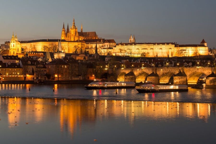 Prague: Sightseeing Dinner Cruise on Open-Top Glass Boat - A buffet that is better for variety than fine dining