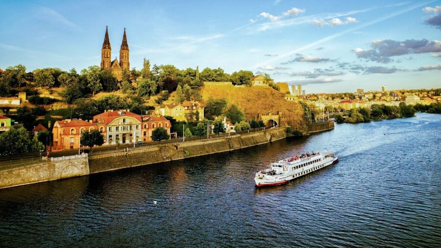 Prague: Vltava River Night Cruise with Buffet - Dancing House and the best castle views