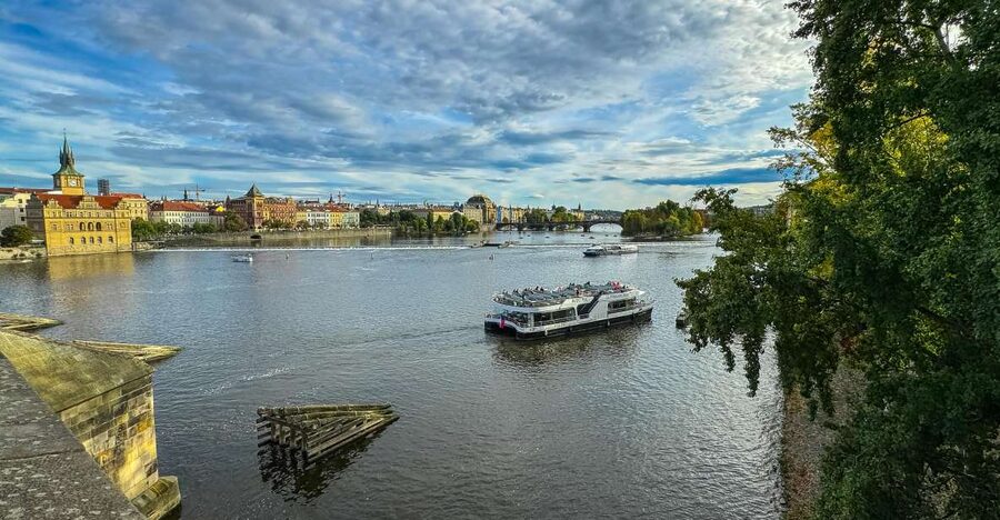 Prague: Vltava River Sightseeing Cruise - Boarding at Pier 4 in central Prague