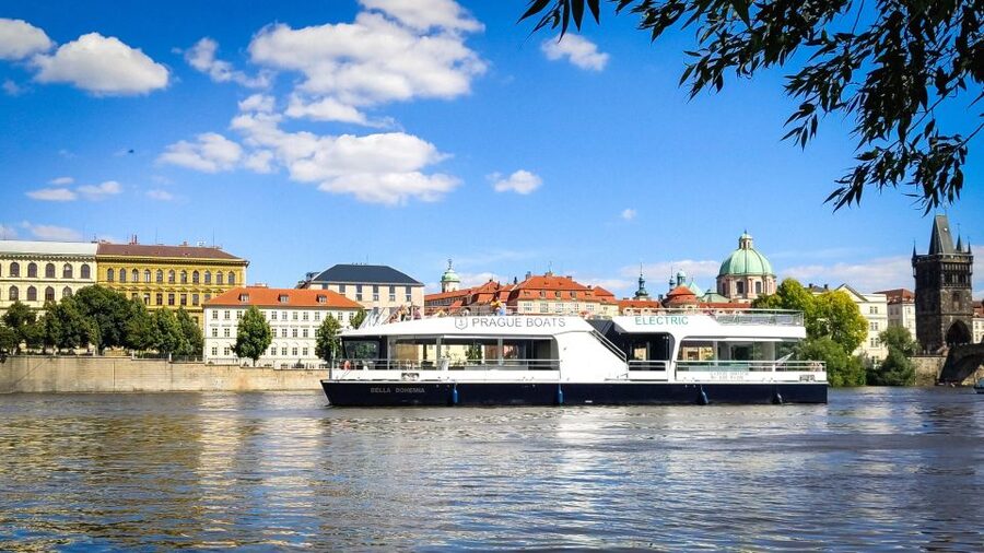 Prague: Vltava River Sightseeing Cruise - What $21 gets you