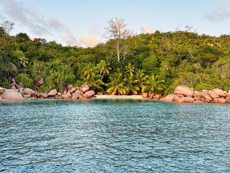 Praslin: Curieuse & St-Pierre Boat Adventure with Snorkeling - The guides and crew shape the experience