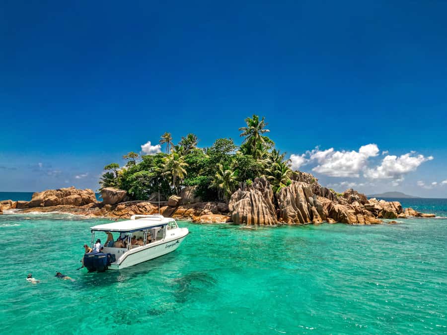 Praslin: Curieuse & St. Pierre Full-Day Boat Trip with Lunch - From Grand Anse to the open water