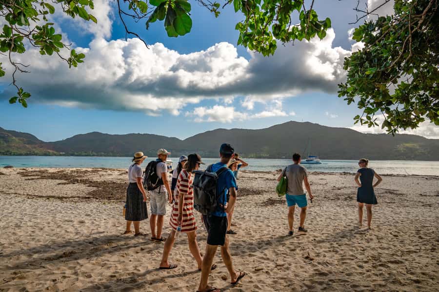 Praslin: Curieuse & St. Pierre Full-Day Boat Trip with Lunch - A Creole BBQ on the island