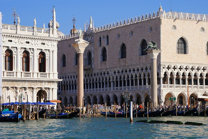 Private 3 hrs Venice Tour: St Mark's, Walking tour & Boat tour - Inside St. Mark’s Basilica with a reserved entry