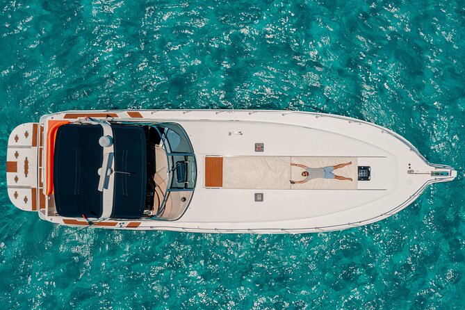 Private Luxury Yacht 55FT Rental in Cancun - Crew service and communication