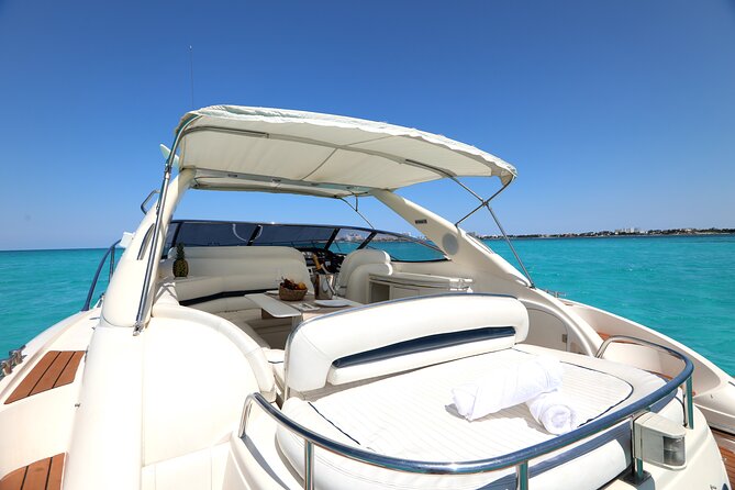 Private Premium Yacht 46FT Rental in Cancún - Crew service and celebrations