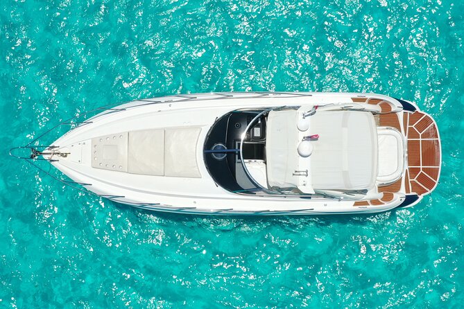 Private Premium Yacht 46FT Rental in Cancún - What the 46-foot Sunseeker is like
