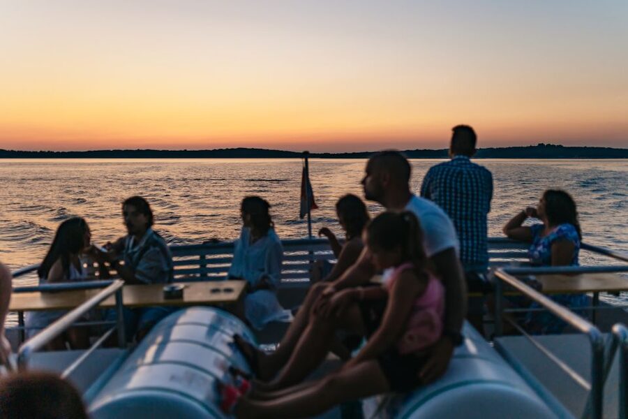 Pula: Dolphin&Sunset Cruise in Brijuni with Dinner&Drinks - Dinner on deck as the sun drops