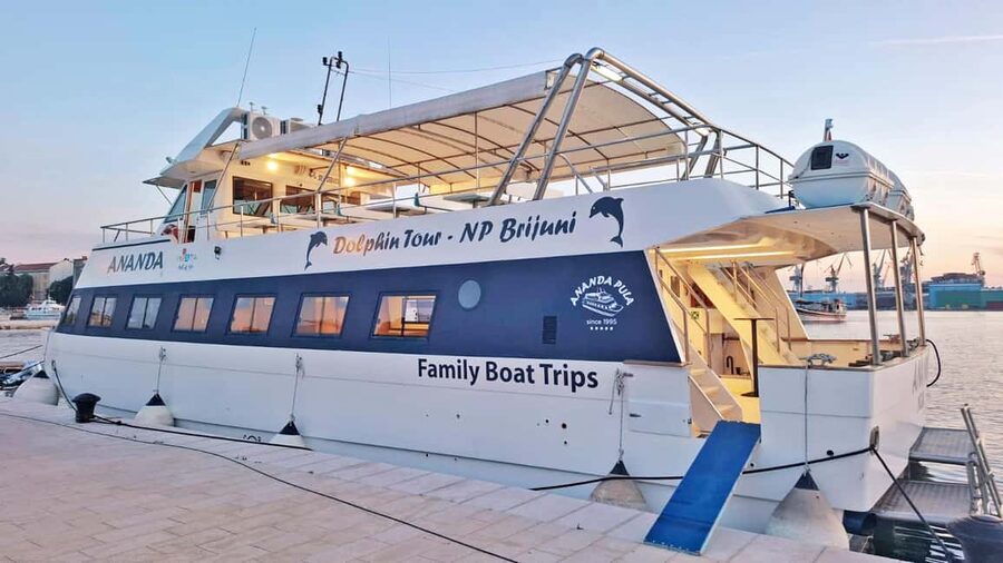 Pula: Dolphin Sunset Cruise to Brijuni with Dinner & Drinks - Dinner aboard the Ananda