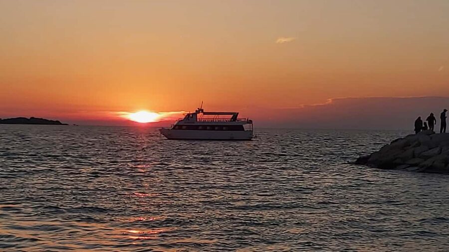 Pula: Dolphin Sunset Cruise to Brijuni with Dinner & Drinks - Golden hour over Brijuni
