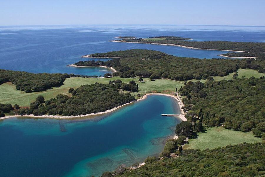 Pula: Dolphin Watching Sunset Cruise with Dinner & Drinks - Dinner choices and unlimited drinks