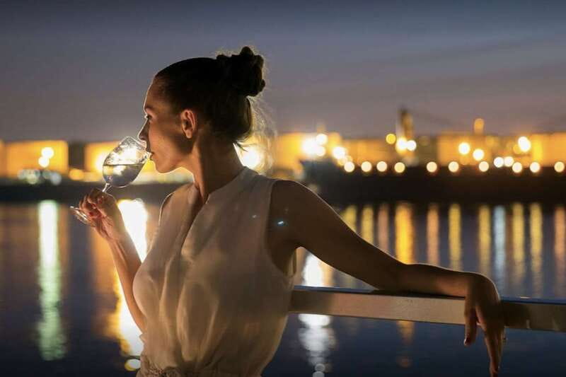 Québec City: Evening Cruise with Live DJ - The 3.5-hour option adds time, not a free cocktail