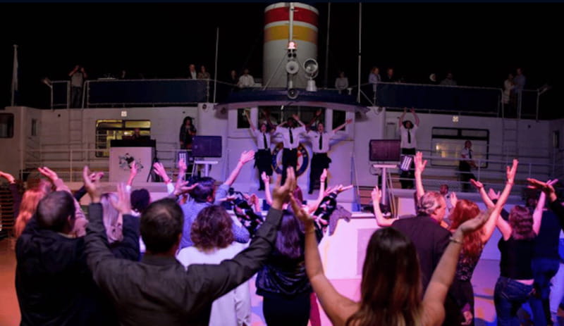 Québec City: Evening Cruise with Live DJ - Bars, terraces, and the food question
