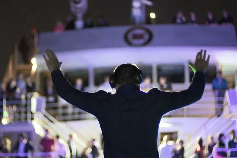 Québec City: Evening Cruise with Live DJ - Who gets the best value?