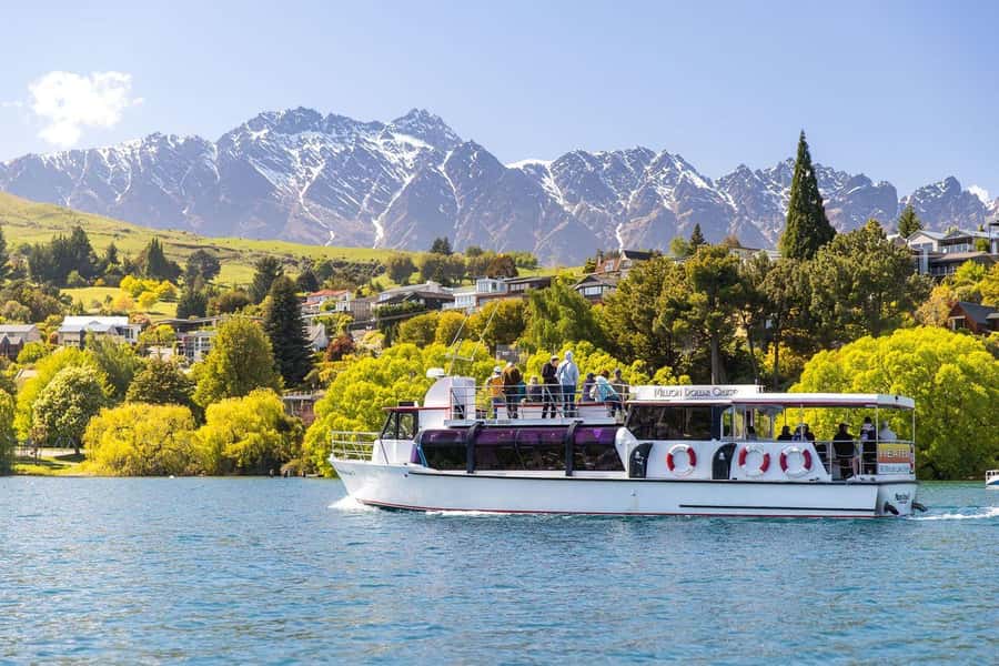 Queenstown: Lake Wakatipu Scenic Cruise - Leaving from Queenstown’s main jetty