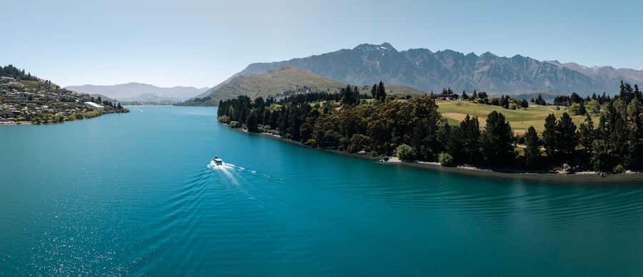 Queenstown: Lake Wakatipu Scenic Cruise - Choosing inside or outside seating