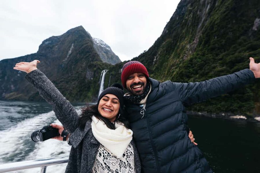 Queenstown: Milford Sound Coach & Cruise Full-Day Trip - Waterfalls, Seals, Dolphins, and Penguins
