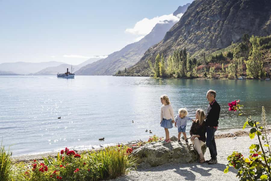 Queenstown: Queenstown Lake Cruise and Walter Peak Farm Tour - The sheepdog and shearing demonstration