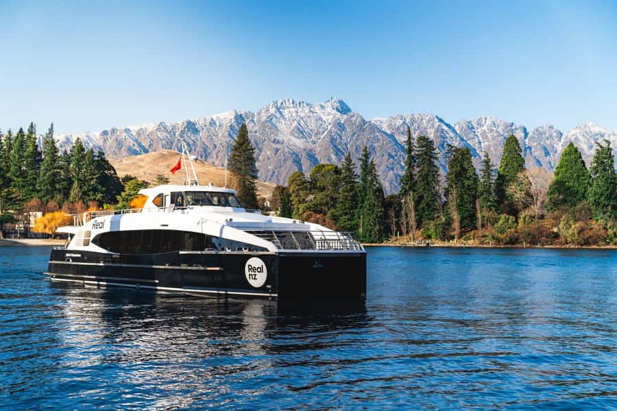 Queenstown: Walter Peak Gourmet BBQ & Lake Whakatipu Cruise - Crossing Lake Whakatipu for the first 45 minutes