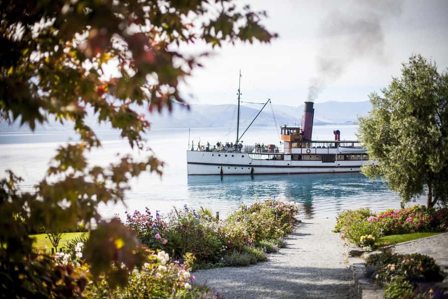 Queenstown: Walter Peak Gourmet BBQ & Lake Whakatipu Cruise - Choosing between the Spirit of Queenstown and TSS Earnslaw
