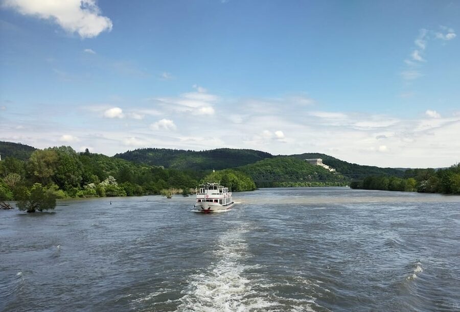 Regensburg: Klinger's Sightseeing Boat Tour to Walhalla - The Danube ride from Regensburg to Donaustauf