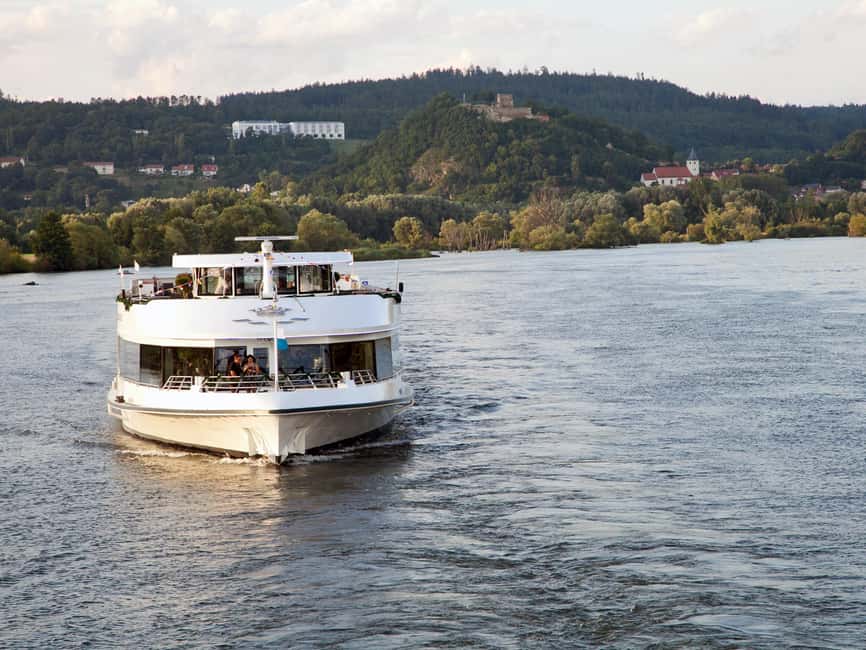 Regensburg: Sightseeing Boat Tour to Walhalla - The best seats and the best time to go