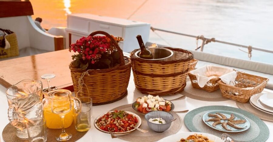 Rhodes: Boat Tour with Snorkeling, Gourmet Buffet & Open Bar - The return trip to Mandraki