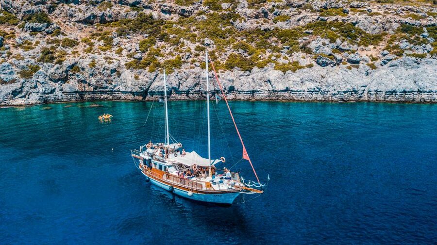 Rhodes: Cruise with 3 Stops, Lunch and Unlimited Drinks - What the crew adds to the day